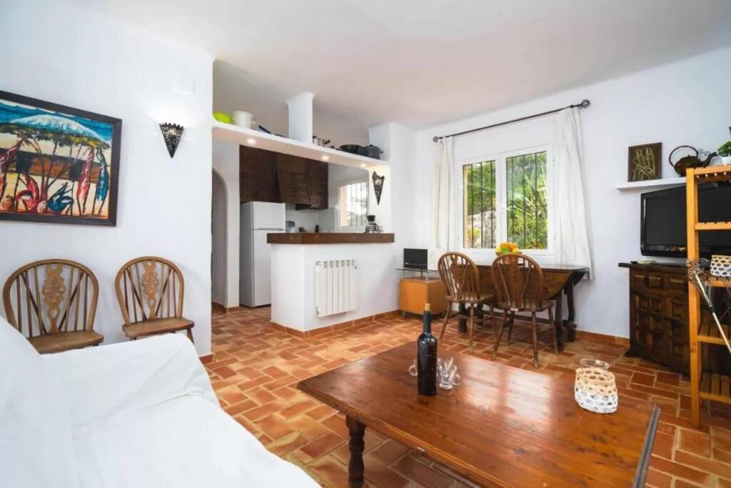 4 Persoons Bungalow Met Gemeenschappelijk Zwembad เต็วลาดา ภายนอก รูปภาพ