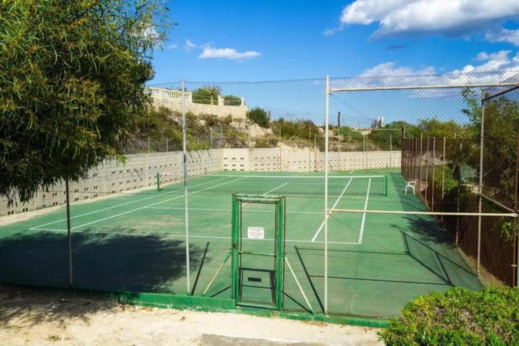 4 Persoons Bungalow Met Gemeenschappelijk Zwembad เต็วลาดา ภายนอก รูปภาพ