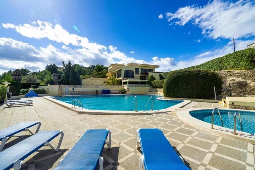 4 Persoons Bungalow Met Gemeenschappelijk Zwembad เต็วลาดา ภายนอก รูปภาพ